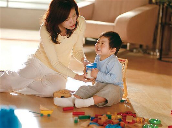 婴幼儿教育嫂带多大的孩子？带到多大岁数？